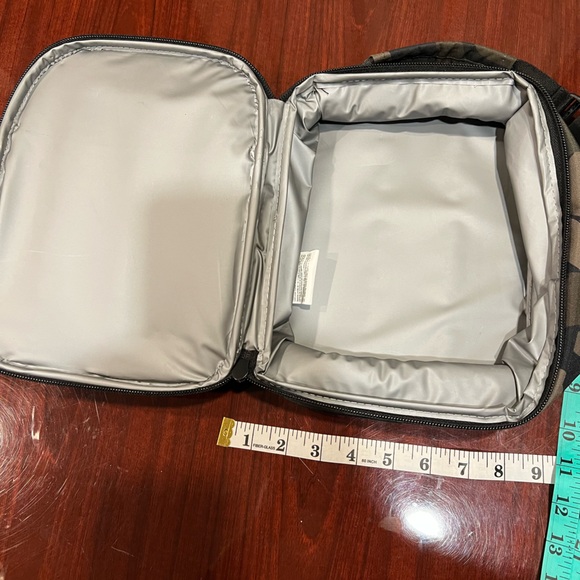 Champion Camouflage and Black Insulated Lunch Tote - Picture 6 of 8